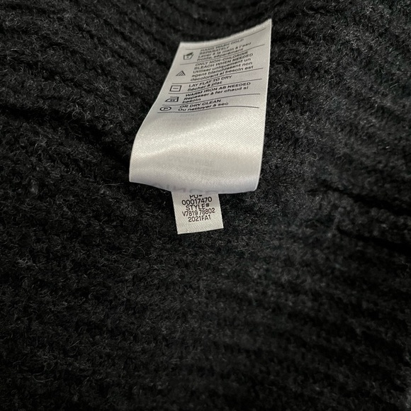 Vince | Cashmere Wool V-Neck Collared Sweater Vest - Picture 10 of 11